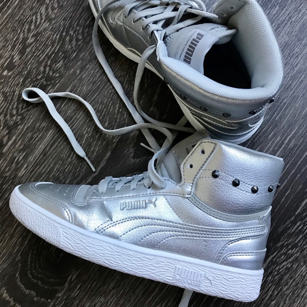 HOST PICK!🌟Puma Metallic Silver Basketball Shoes